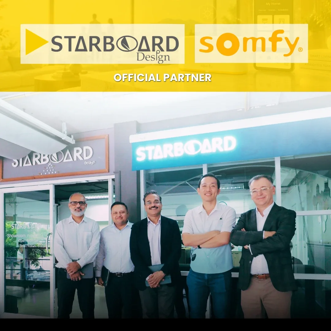 Somfy and Starboard Design leadership in front of the Starboard office – Official Partner